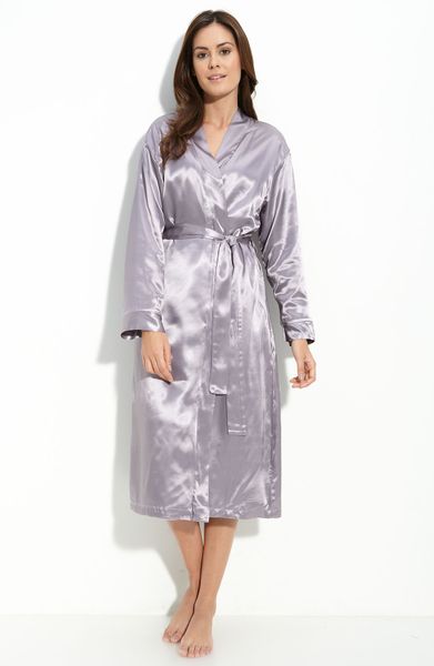 Giraffe At Home Reversible Satin & Velvet Robe in Purple (lavender) | Lyst