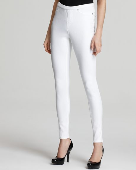 Hue Classic Jeans Leggings in White | Lyst