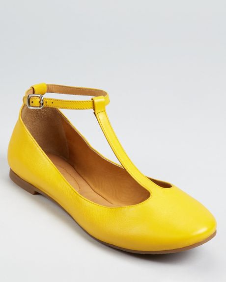 See By Chloé Flats Allen T Strap Ballerina in Yellow | Lyst