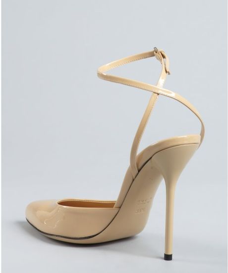 Gucci Beige Patent Leather Pointed Toe Strappy Heel Mules in Beige | Lyst