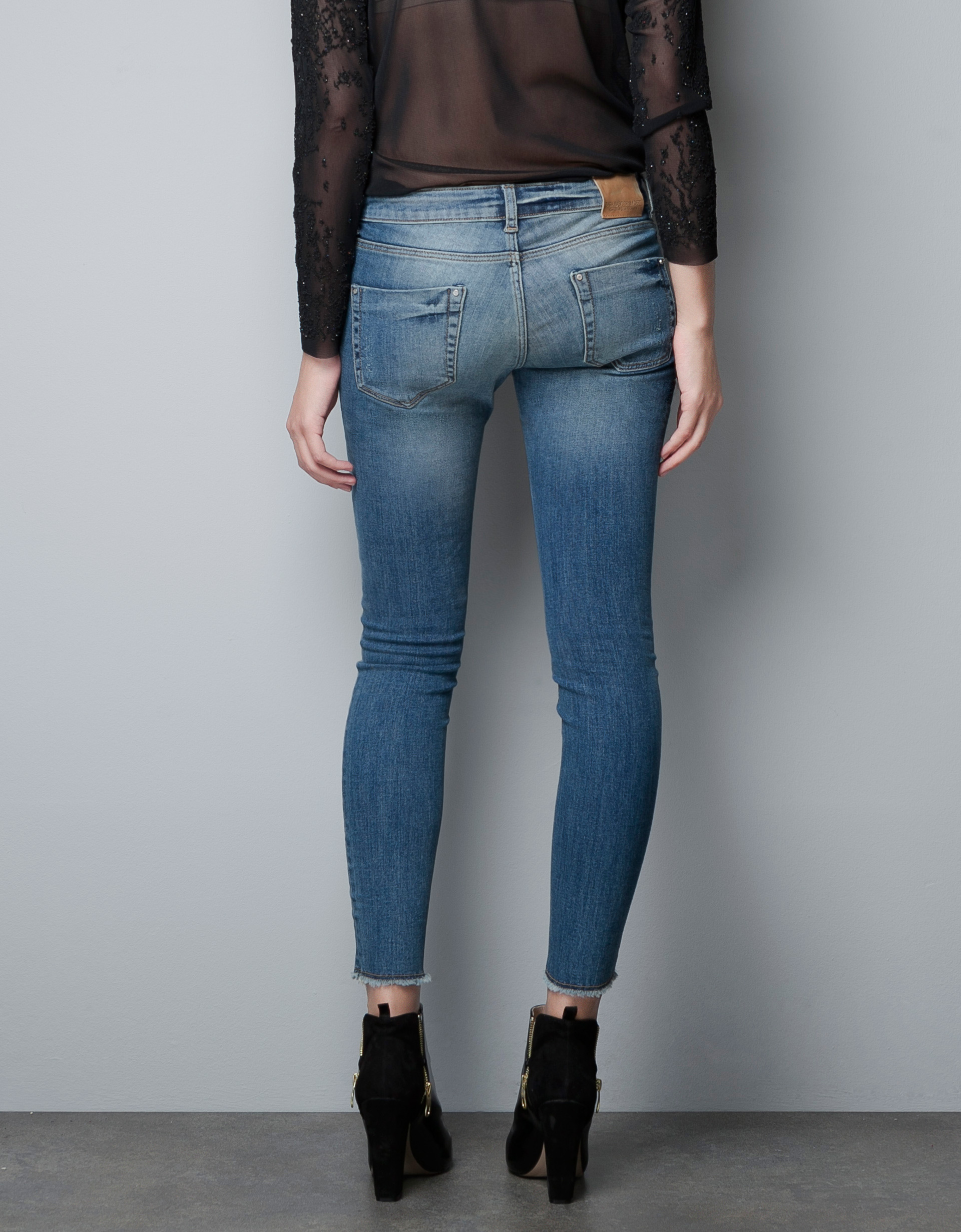 Zara Cropped Skinny Jeans with Frayed Hems in Blue | Lyst