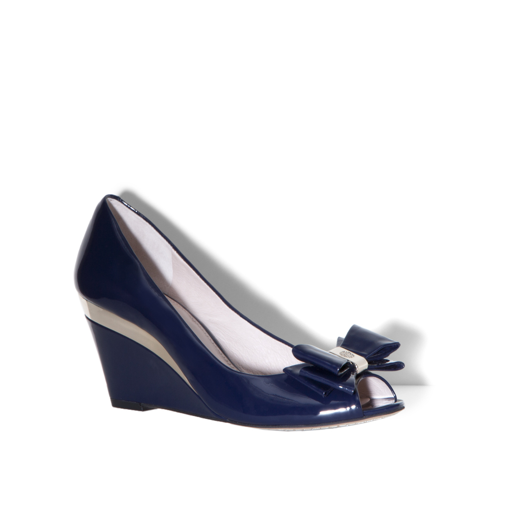 victoria pumps vince camuto