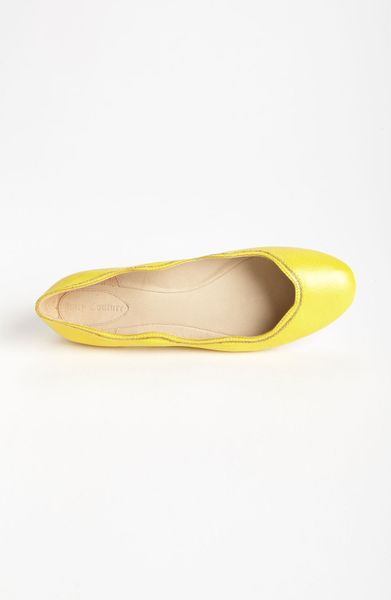 Juicy Couture Jill Flat in Yellow (yellow diamond) | Lyst