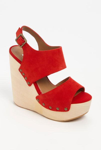 Steve Madden Auraa Wedge Sandal in (red suede) | Lyst