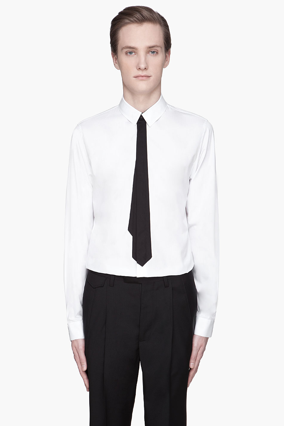 Белая рубашка с галстуком
