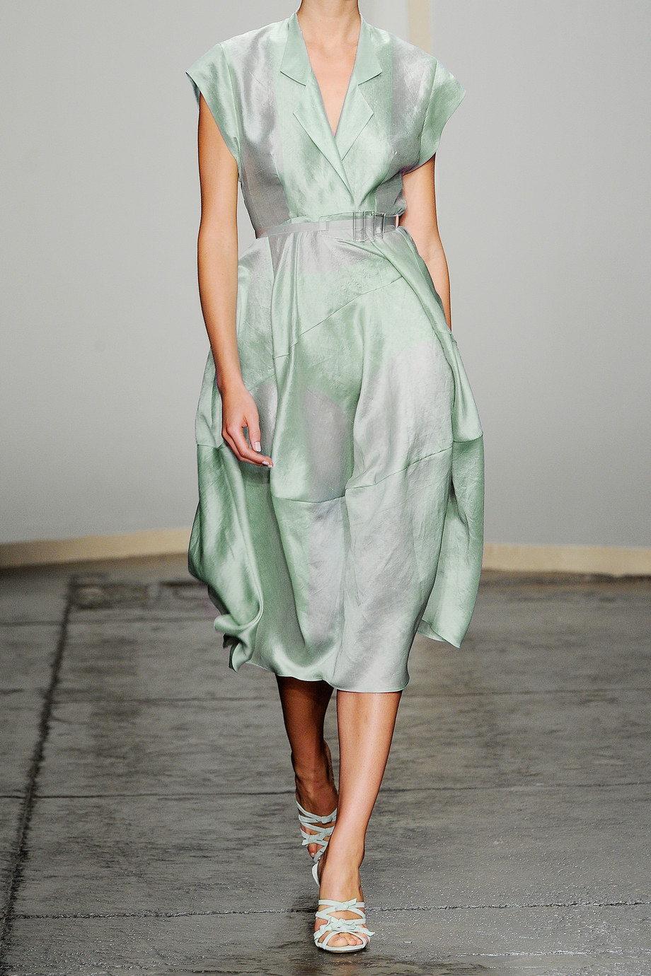 Lyst - Donna Karan Belted Washed-Silk Dress in Green