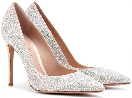 Gianvito Rossi Crystal Embellished Pumps in Silver | Lyst