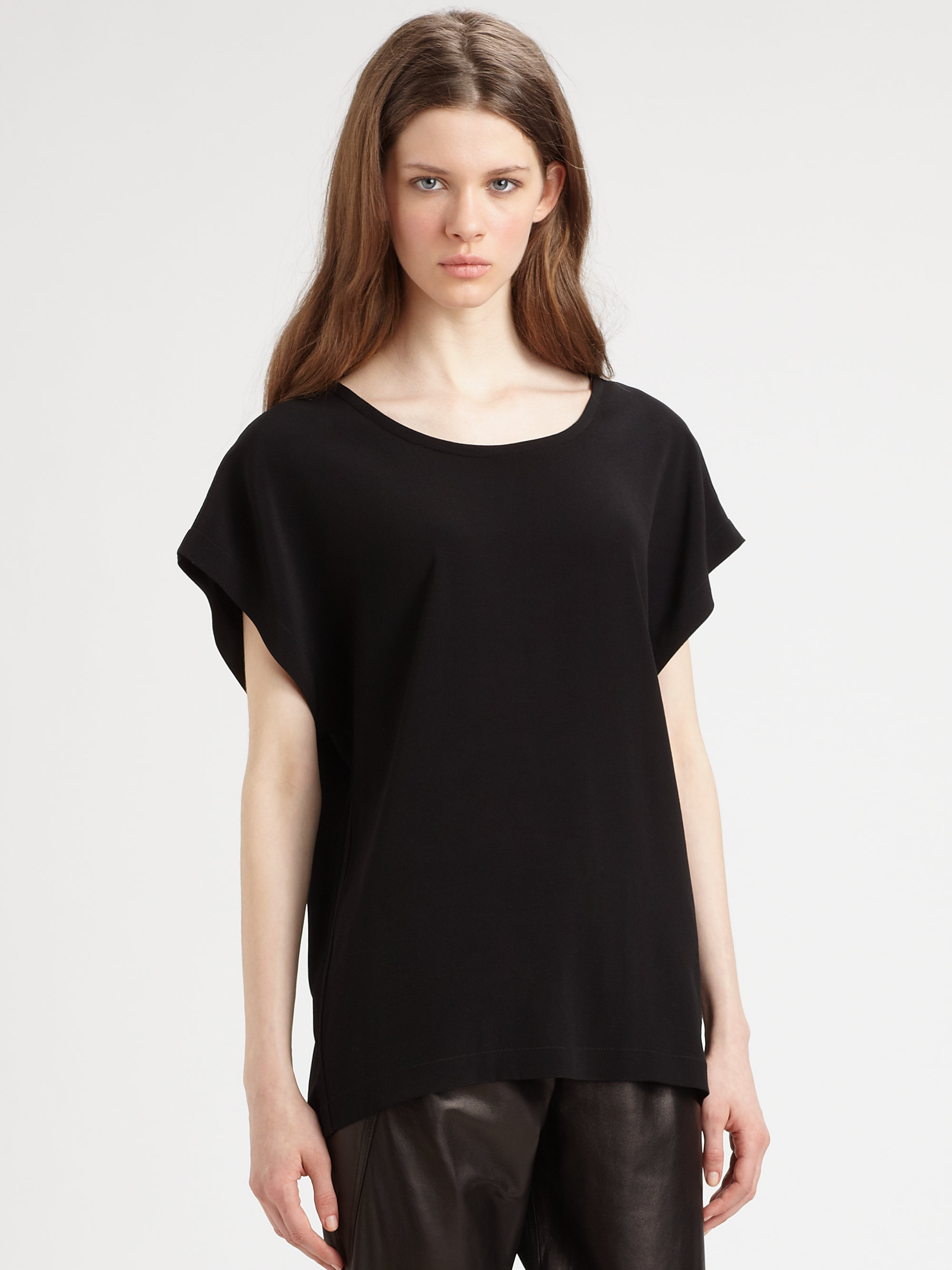 Vince Stretch Satin Tee in Black | Lyst