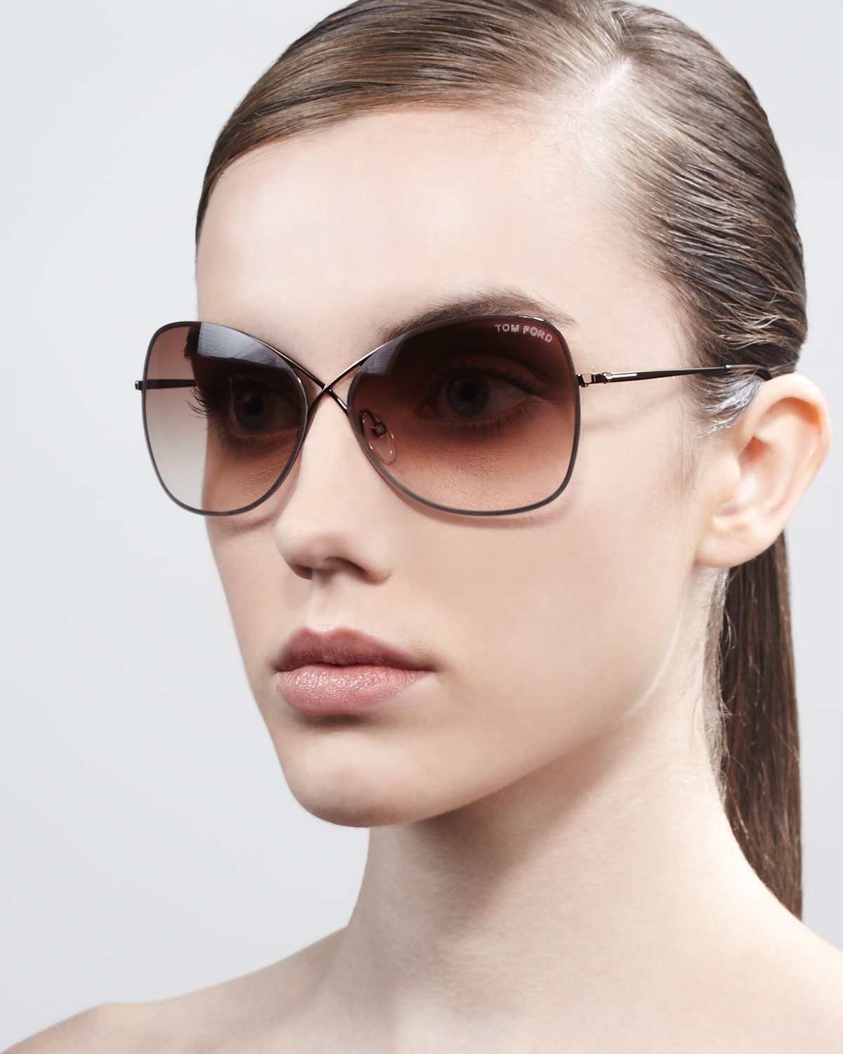 Серые очки. Tom Ford Sunglasses women серебряная оправа. Ray ban градиент. Очки с серым градиентом ray ban. Авиатор очки на лице подростка.