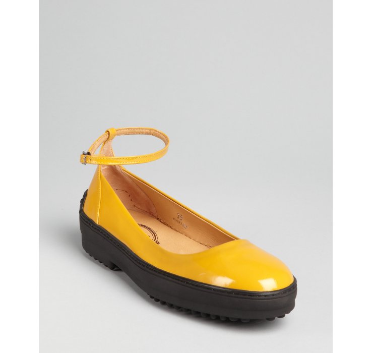 mustard pointed flats