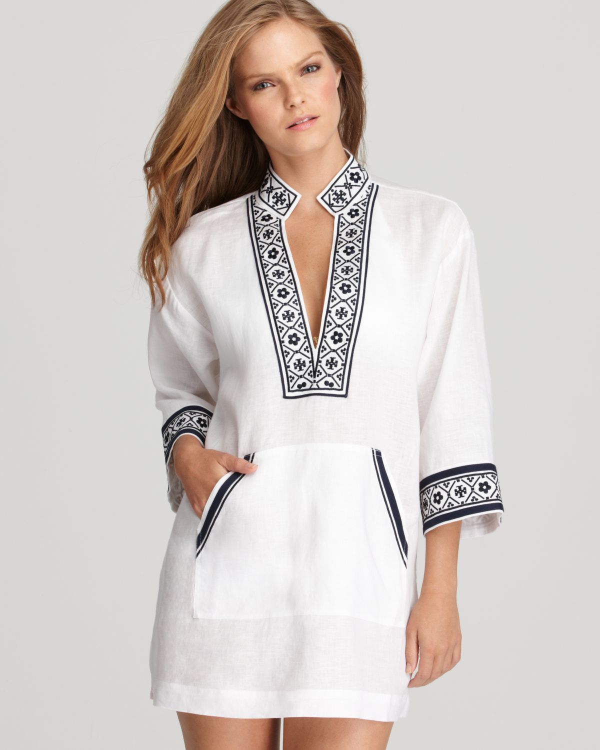 Tory Burch Tory Logo Linen Tunic in White (white/navy) | Lyst