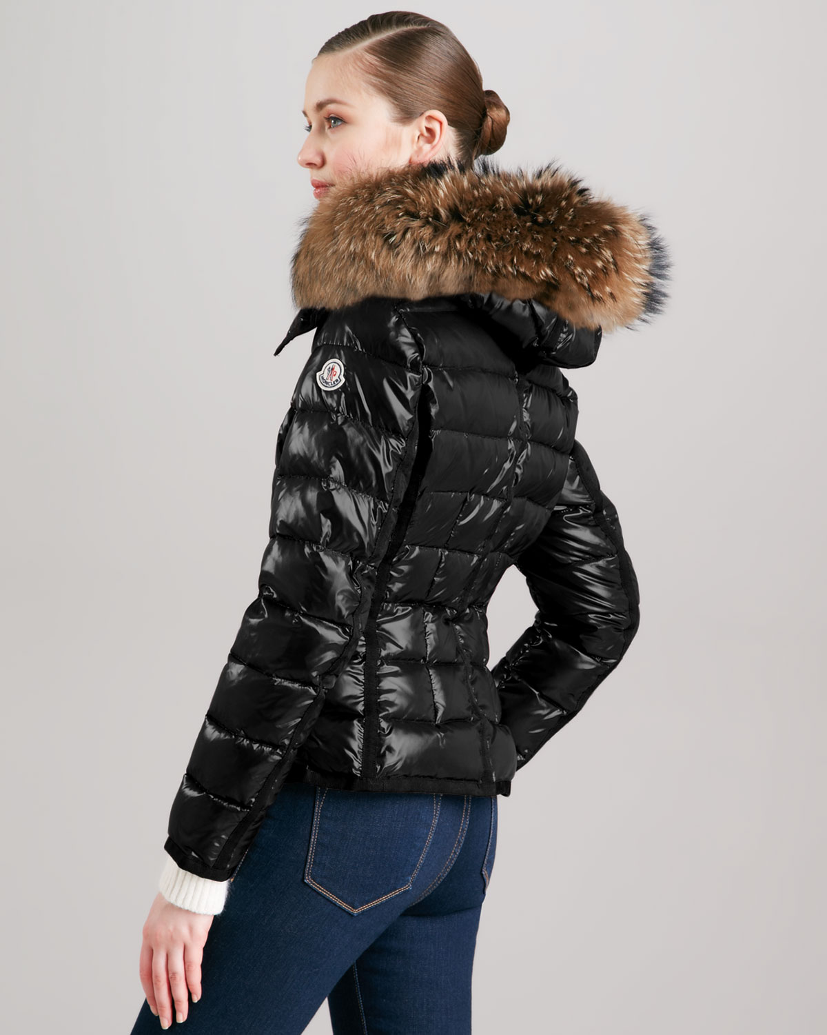 Moncler Short Puffer Jacket with Furtrimmed Hood in Black | Lyst