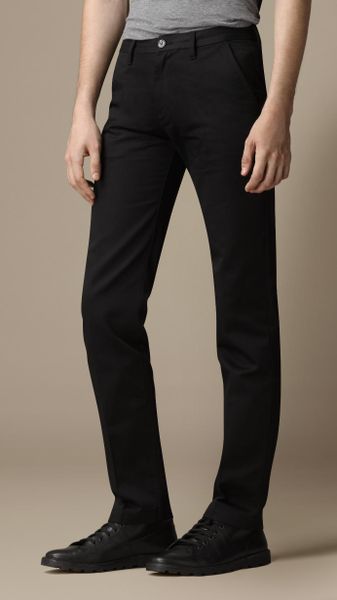 Burberry Slim Fit Technical Cotton Chinos in Black for Men | Lyst