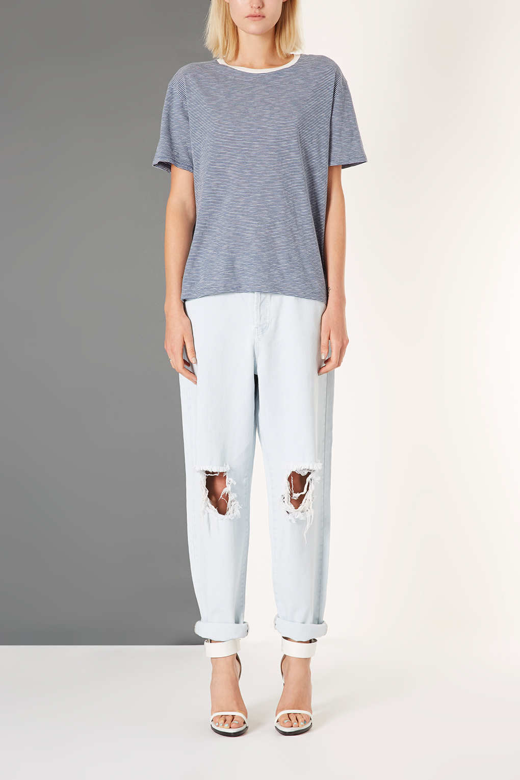 ripped knee baggy jeans