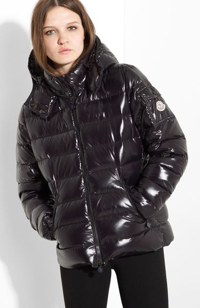 Moncler Bady Short Down Coat in Black | Lyst