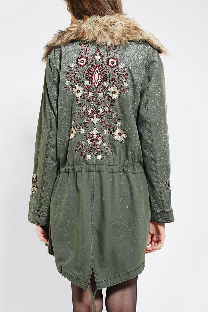  Urban outfitters Ecote Embroidered Faux Fur Collar Parka 