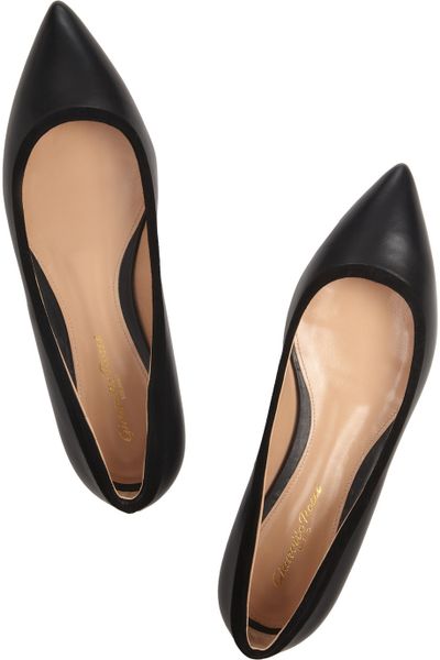 Gianvito Rossi Leather Point-Toe Flats in Black | Lyst