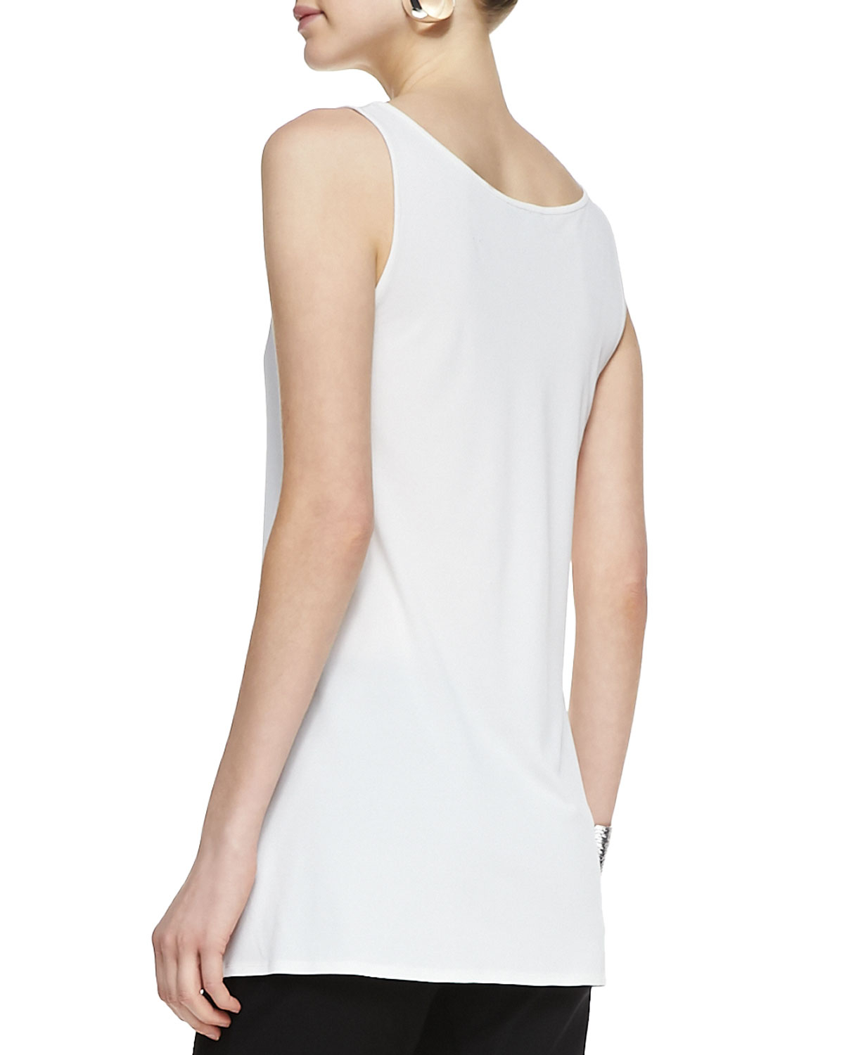 white scoop tank