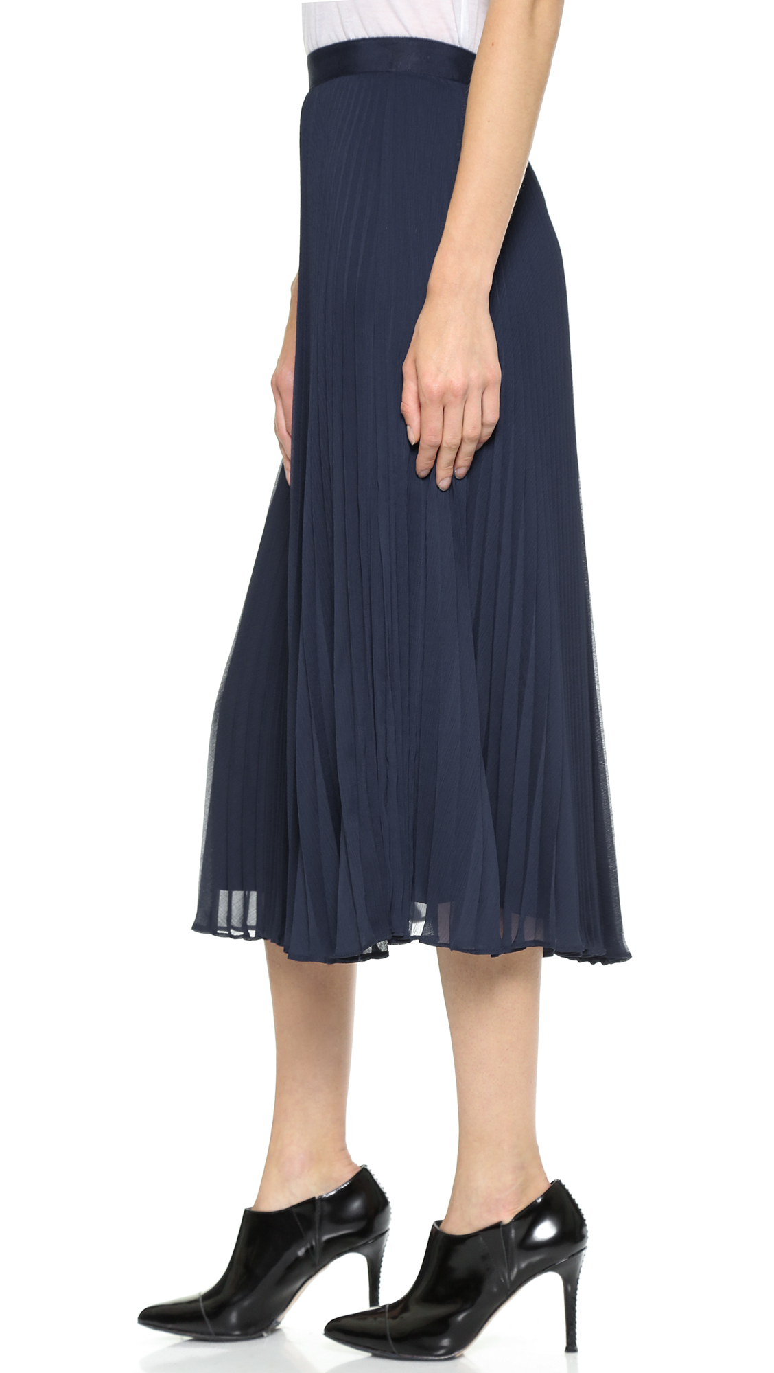 Alice + olivia Alice + Olivia Pleated Midi Skirt - Navy in Blue | Lyst