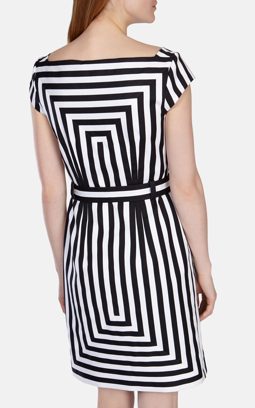 Karen millen Graphic Stripe Shift Dress in Black (Black/White) | Lyst