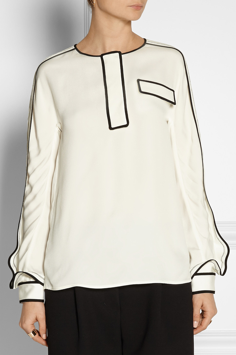 king von white shirt