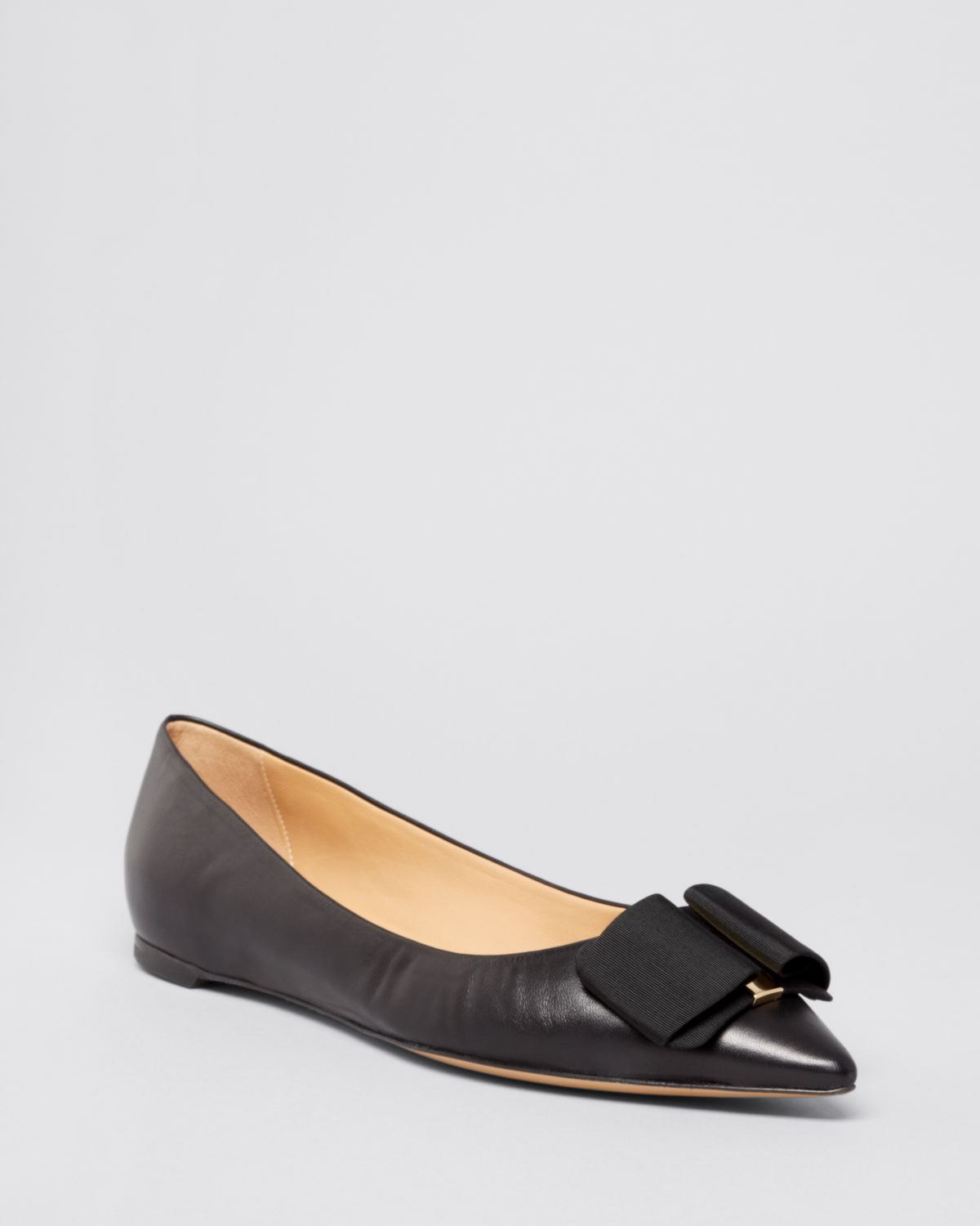 Resultado de imagen de black pointed toe flats