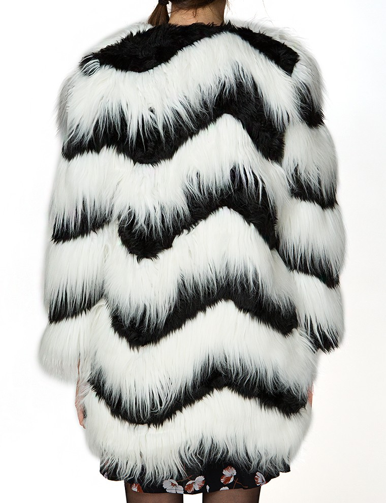 Black and White Fur Coat Find a great selection of women's fur coats & faux fur at shopnew-5uel8qry.cf Shop top brands like Trina Turk, Moose Knuckles & more. Free shipping & returns.