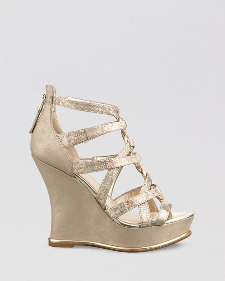 Guess Platform Wedge Sandals Barran in Gold | Lyst