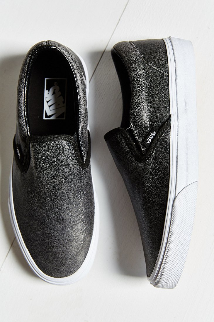 Vans Cracked Leather Slip-on Shoe in Black | Lyst