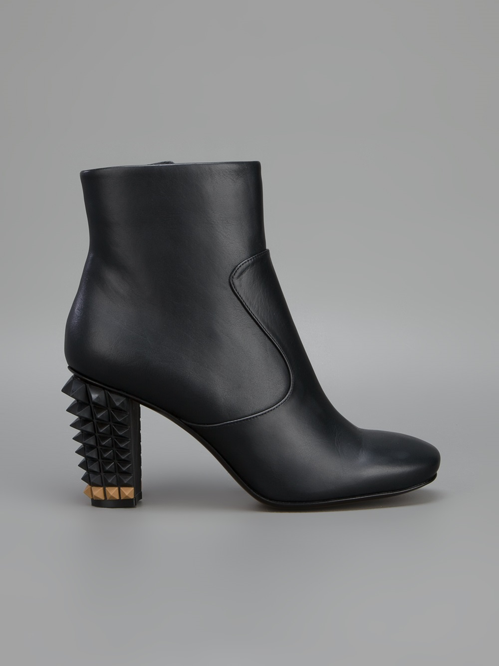 spike heeled boots