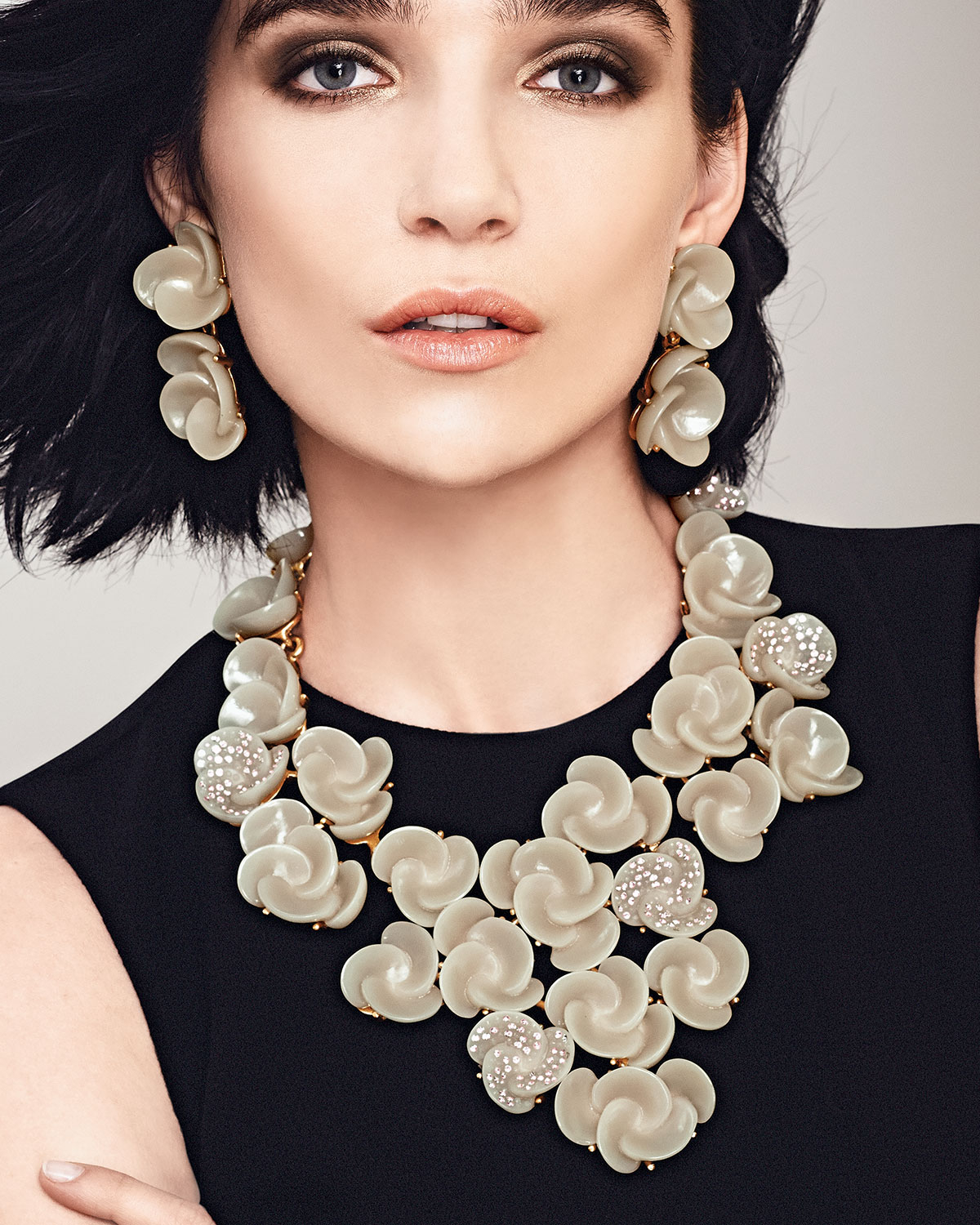 Lyst Oscar De La Renta Resin Flower Bib Necklace in Brown