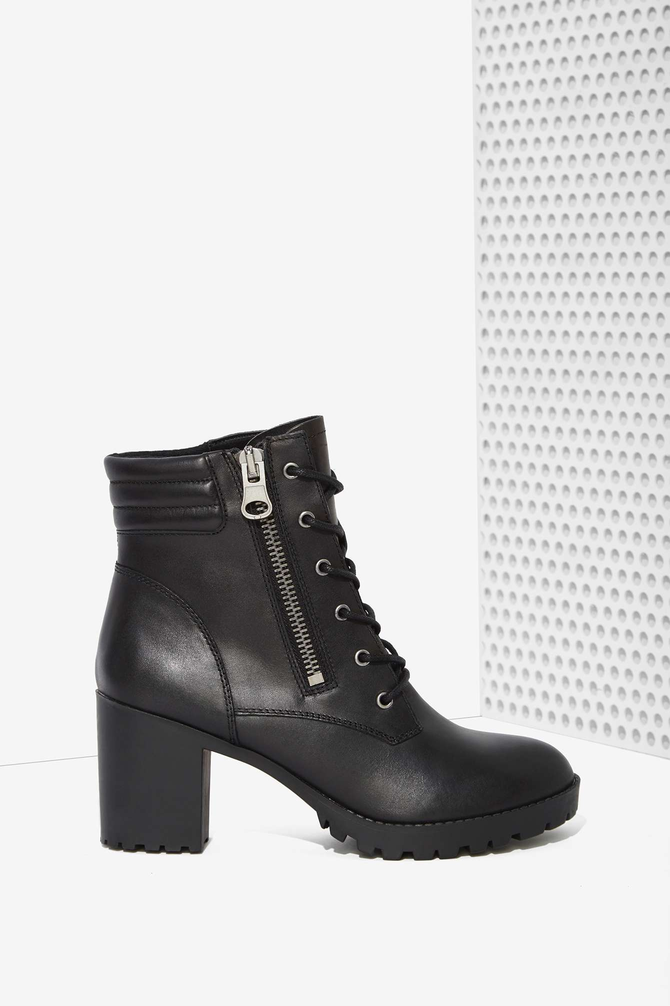 steve madden noodless booties in black leather