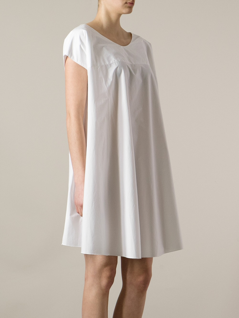 white loose fitting dresses