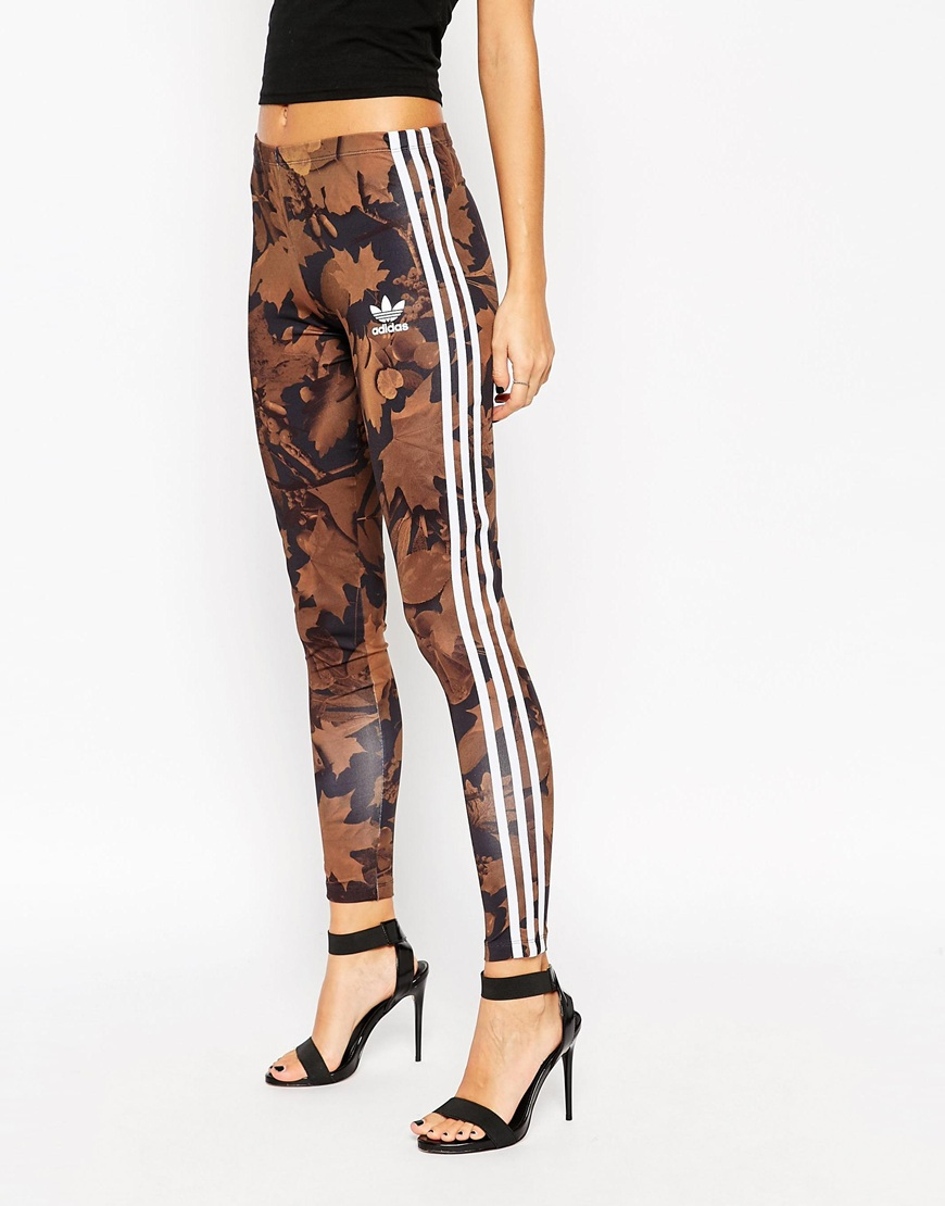 Lyst Adidas leggings en todo Camo hoja de impresion con 3 rayas Lyst Adidas leggings en todo Camo hoja de impresion con 3 rayas