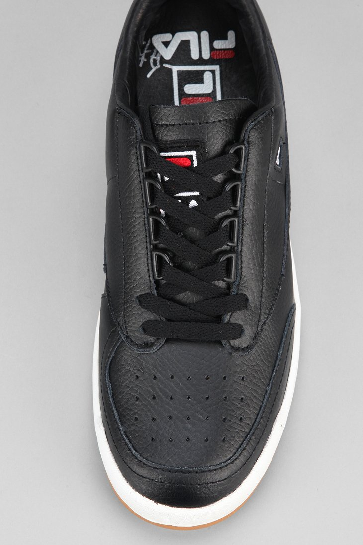 fila black tennis shoes