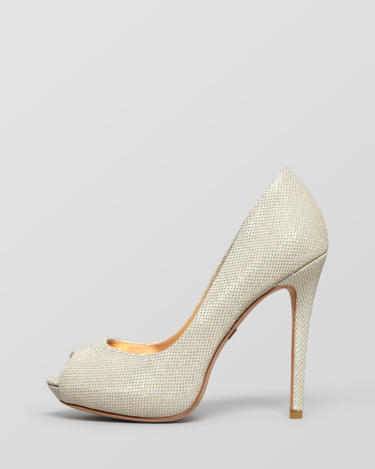 badgley mischka peep toe pumps