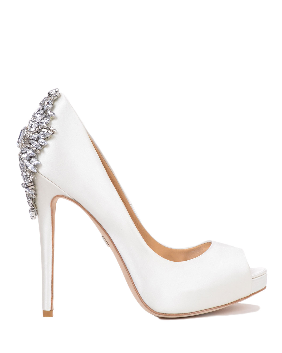 badgley mischka white pumps