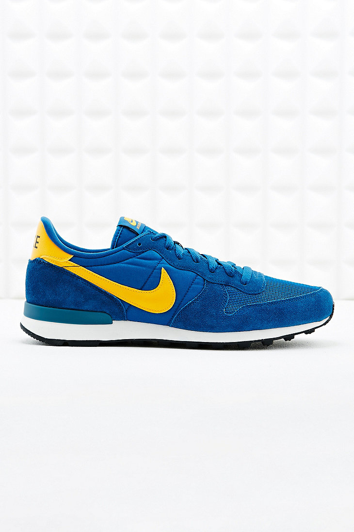 nike internationalist neon