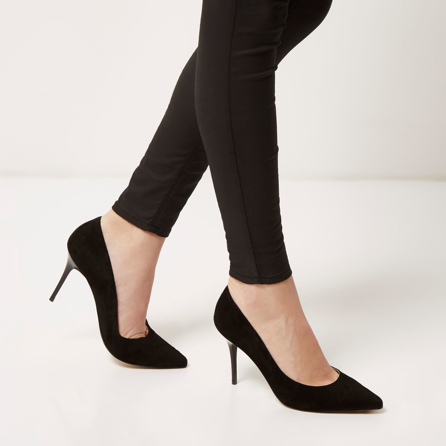 Lyst - River Island Black Suede Pointed Mid Heel Court ...
