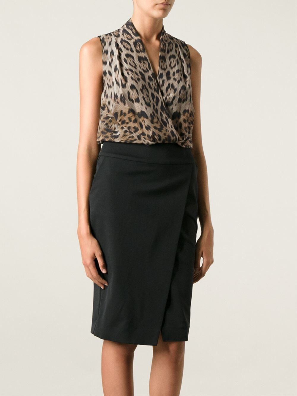 All Listings Roberto Cavalli V-Neck Long-Sleeve Retro Leopard-Print Stretch-Jersey Dress Details Roberto Cavalli dress in paneled stretch-jersey with retro leopard print. V .