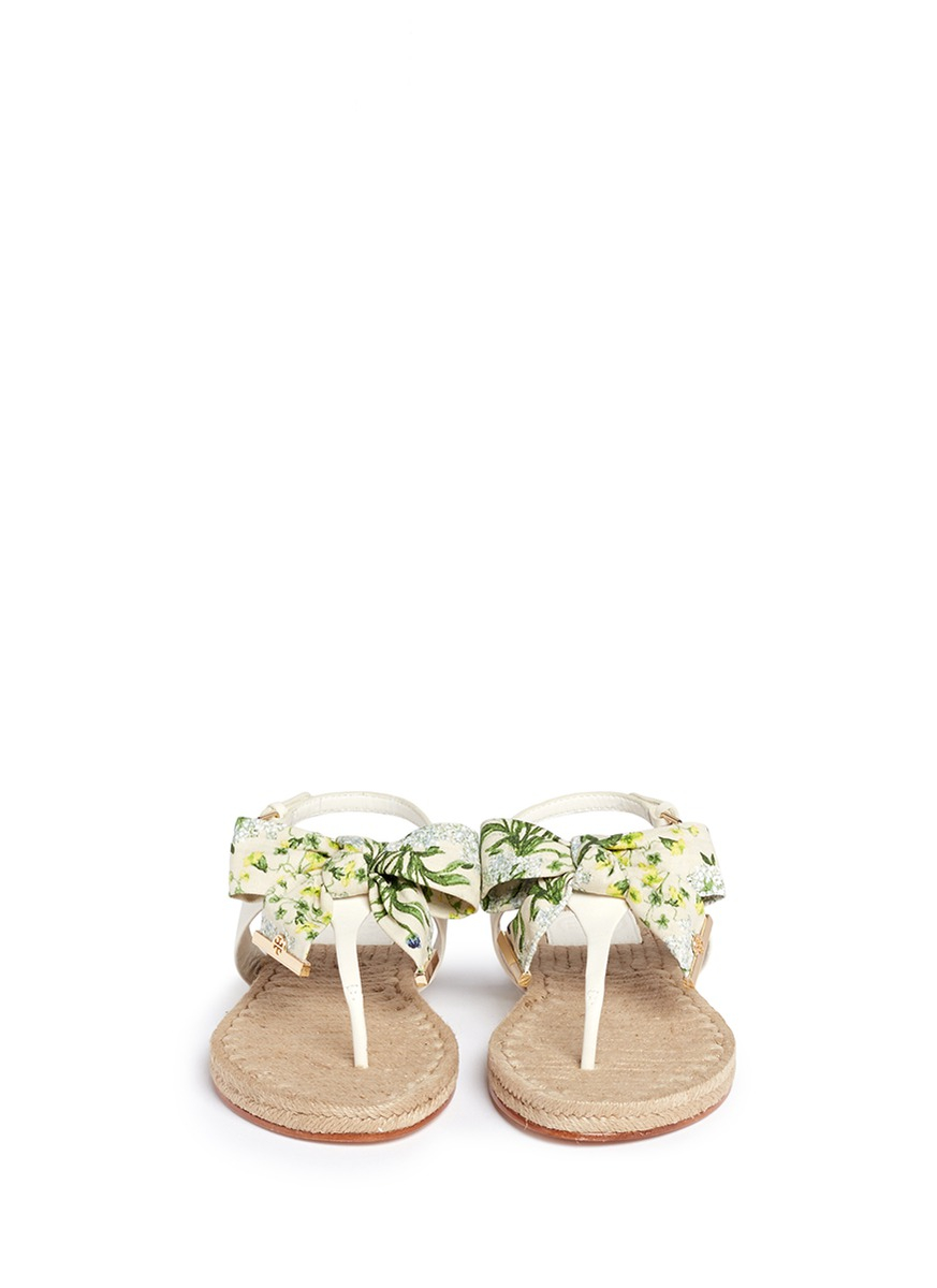 Tory burch 'penny' Floral Print Bow Thong Espadrille Sandals in White | Lyst