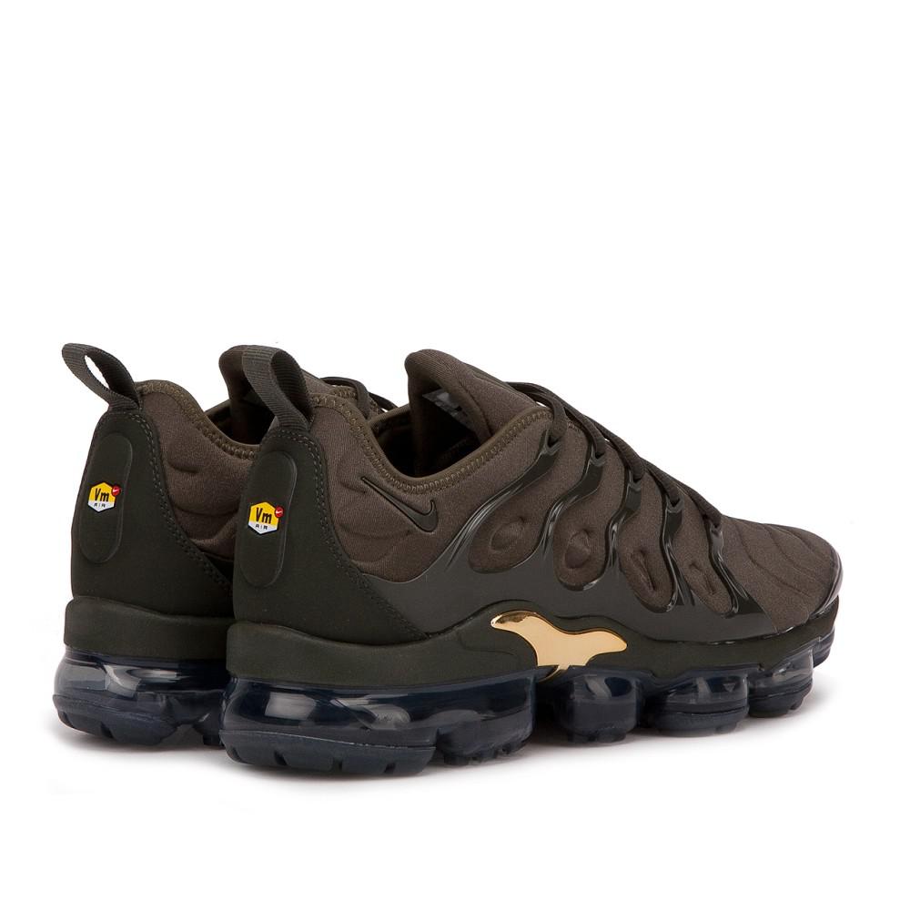 nike air vapormax plus black green