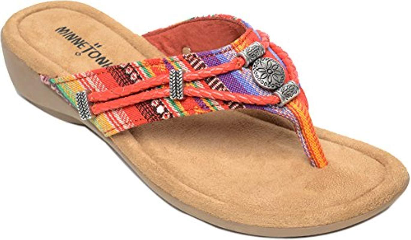 Minnetonka Silverthorne Thong Sandal in Red - Lyst
