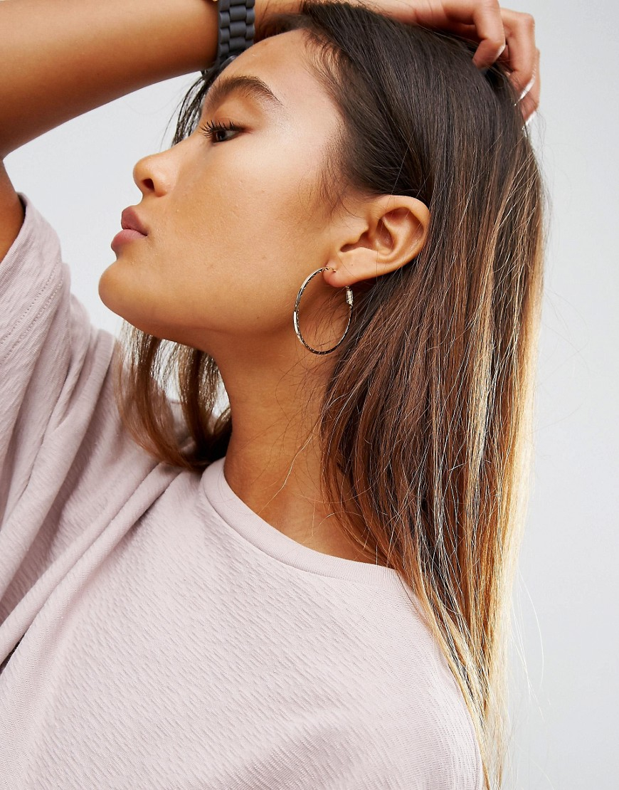 Lyst Asos Curved Etched 40mm Hoop Earrings Gold In Metallic Gallery Women S Gold Hoop Earrings