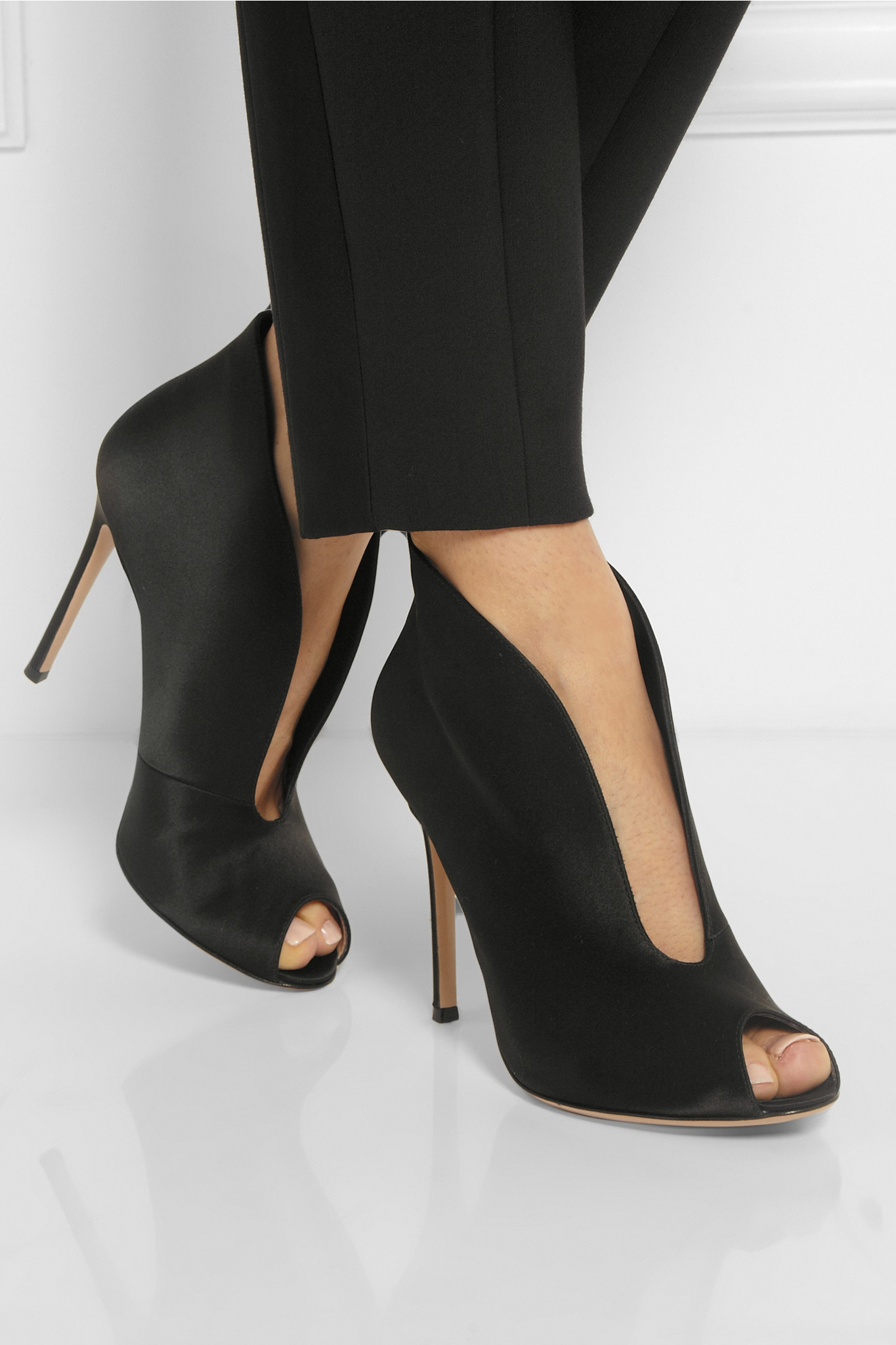 Gianvito rossi Vamp 100 Satin Ankle Boots in Black | Lyst