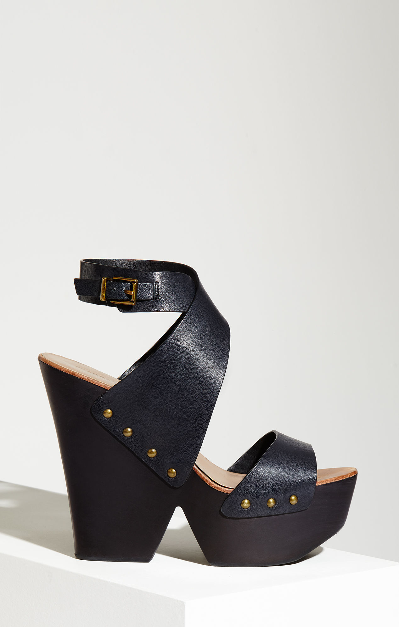 bcbgmaxazria platform sandals