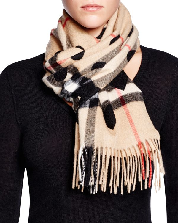 Burberry Heart Print Giant Check Cashmere Scarf in Black | Lyst