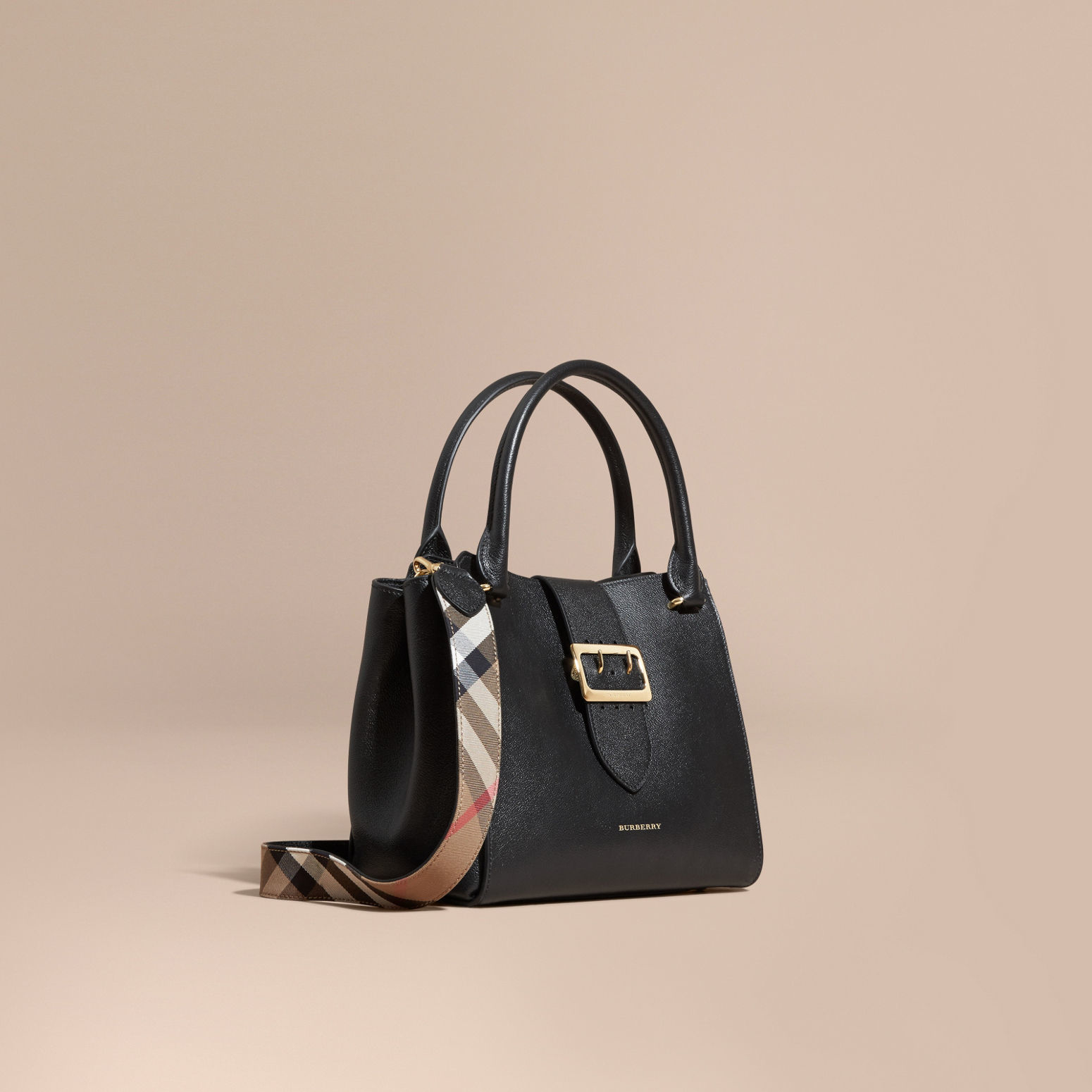 Burberry The Medium Buckle Tote In Grainy Leather Black in Multicolor (BLACK) | Lyst