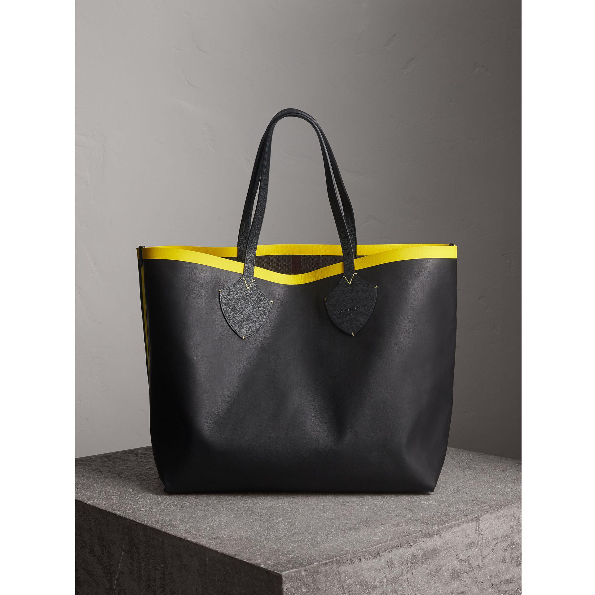 Burberry The Giant Reversible Tote In Canvas Check And Leather | Lyst
