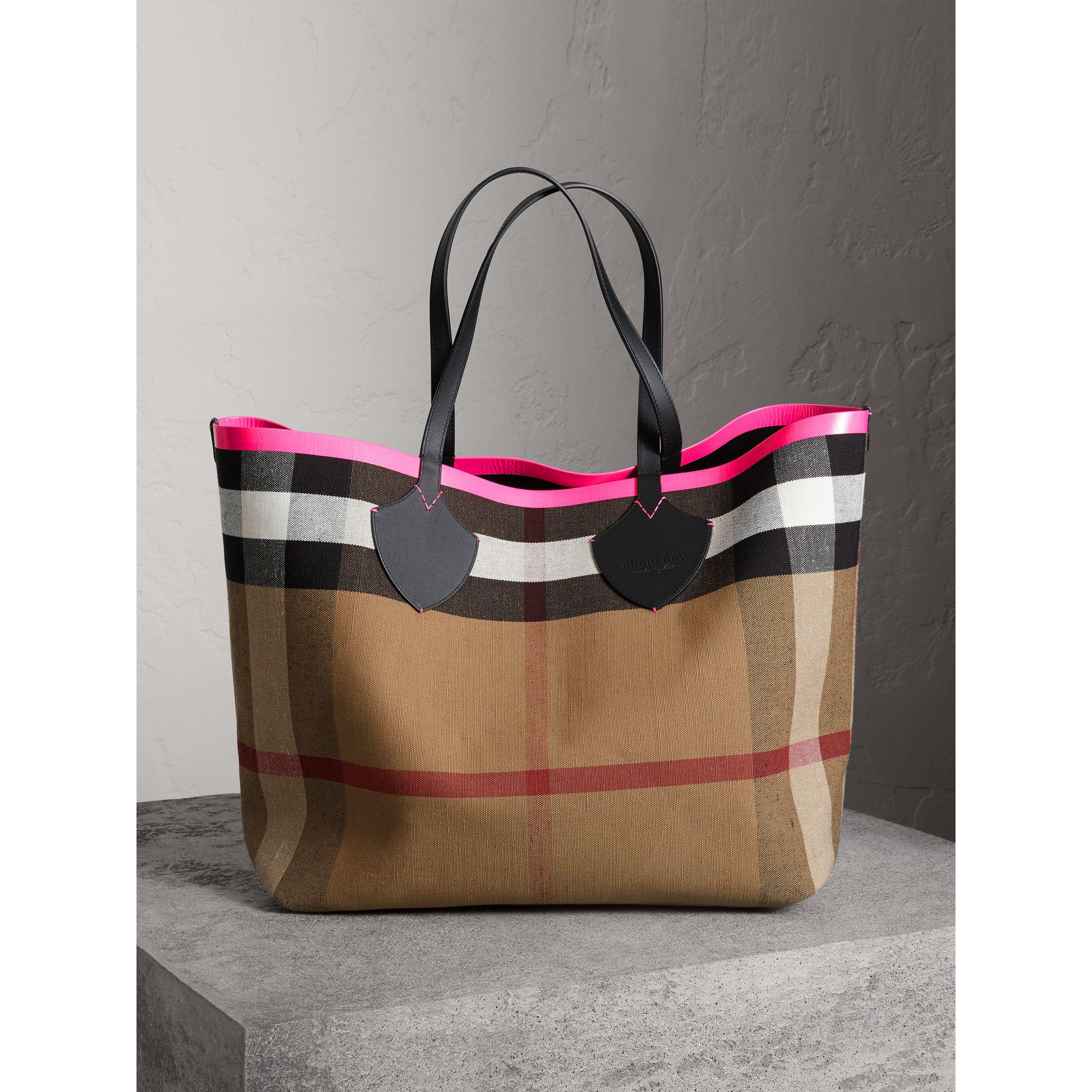Lyst - Burberry The Giant Reversible Tote In Leather And Canvas Check in Black